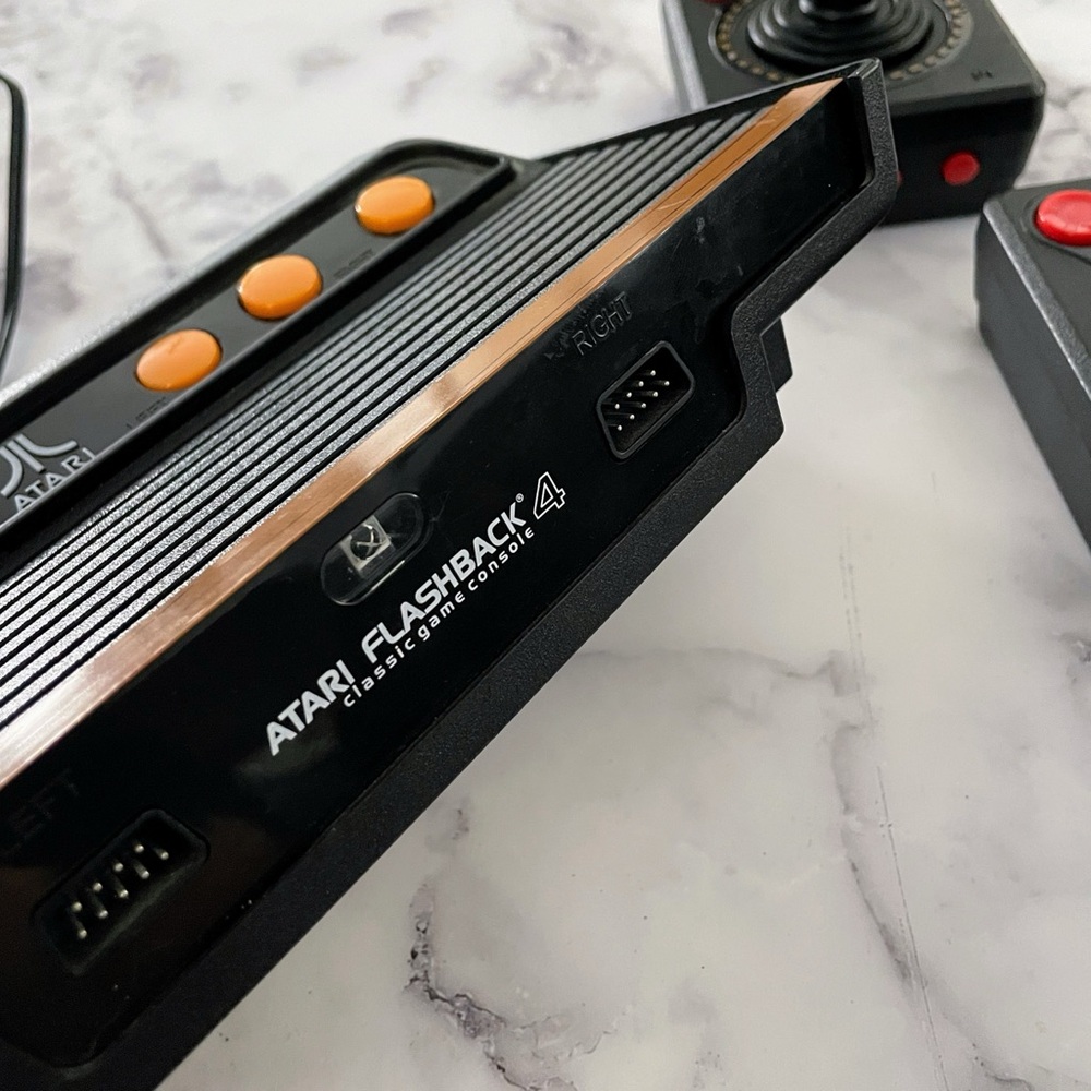 Atari Flashback 4 Classic Game Console 2 Wireless Controllers - Picture 6 of 6